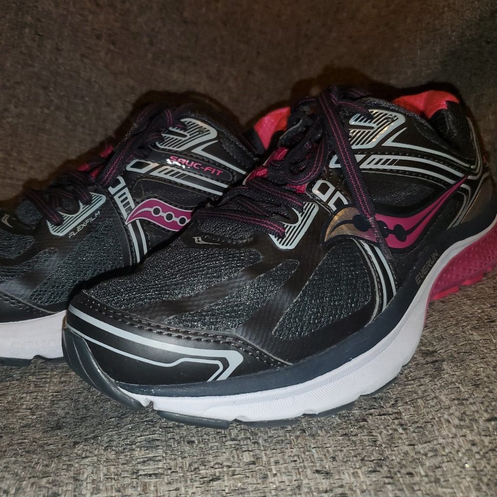 Saucony EVERUN Omni15 Running Shoe Size 8.